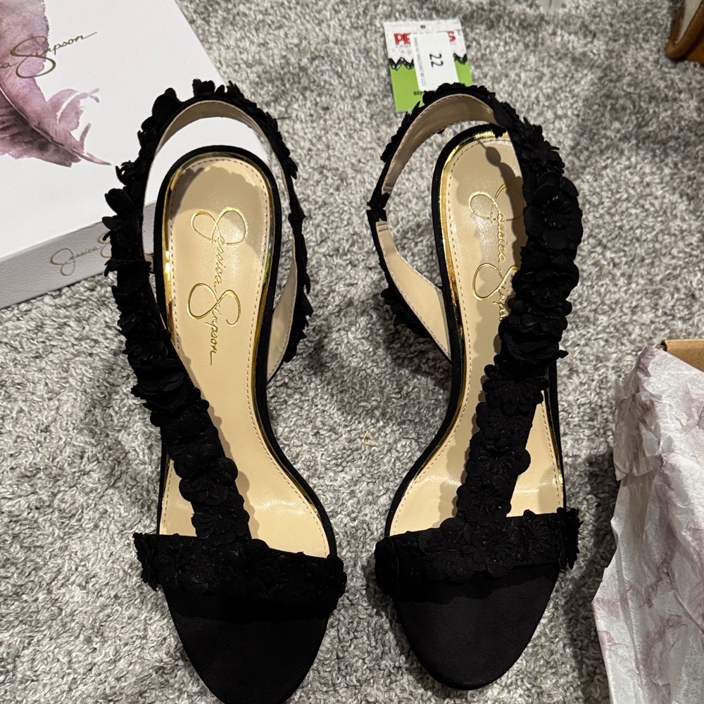 New never worn Jessica Simpson heels